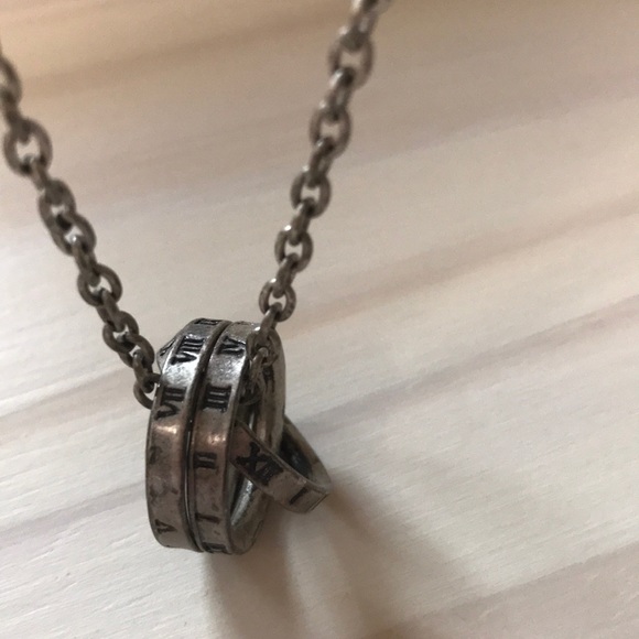 Roman numeral imprinted rings and chain - Picture 2 of 3